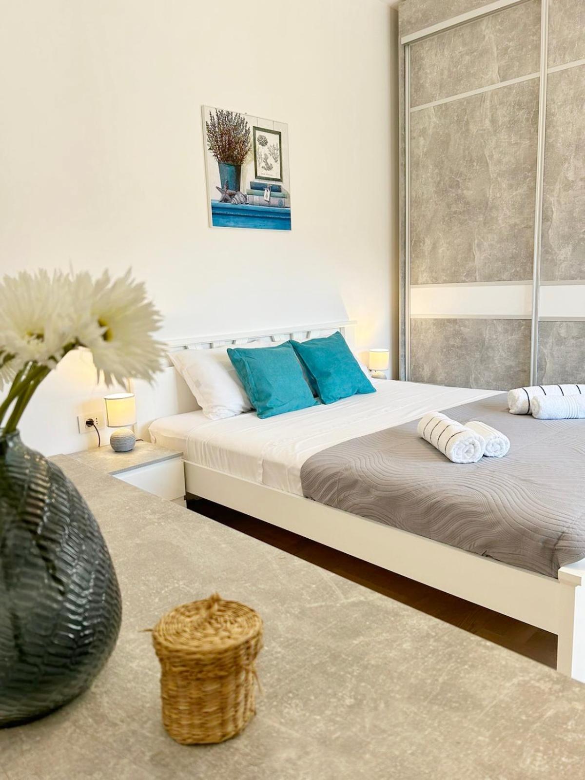 The Circle Apartment Скопие Екстериор снимка