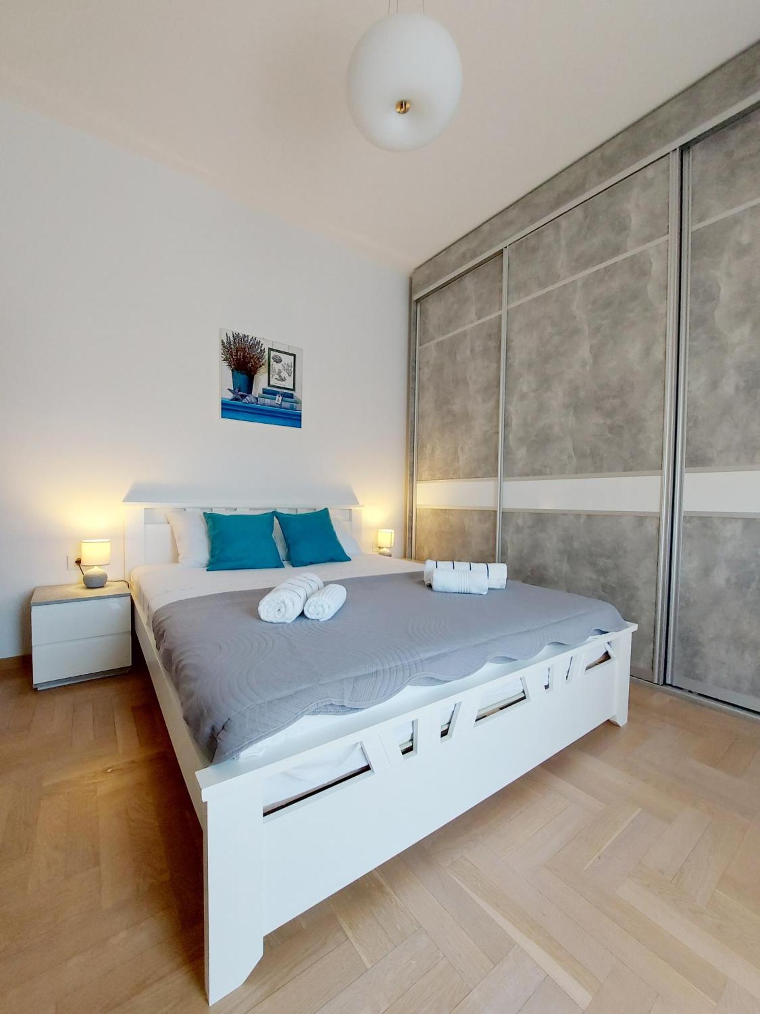 The Circle Apartment Скопие Екстериор снимка
