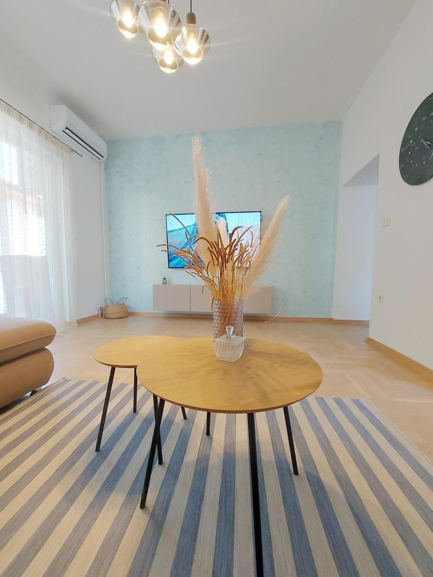 The Circle Apartment Скопие Екстериор снимка