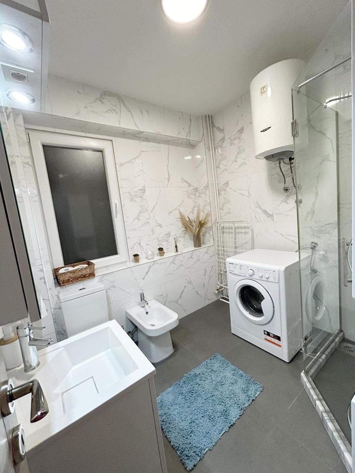 The Circle Apartment Скопие Екстериор снимка
