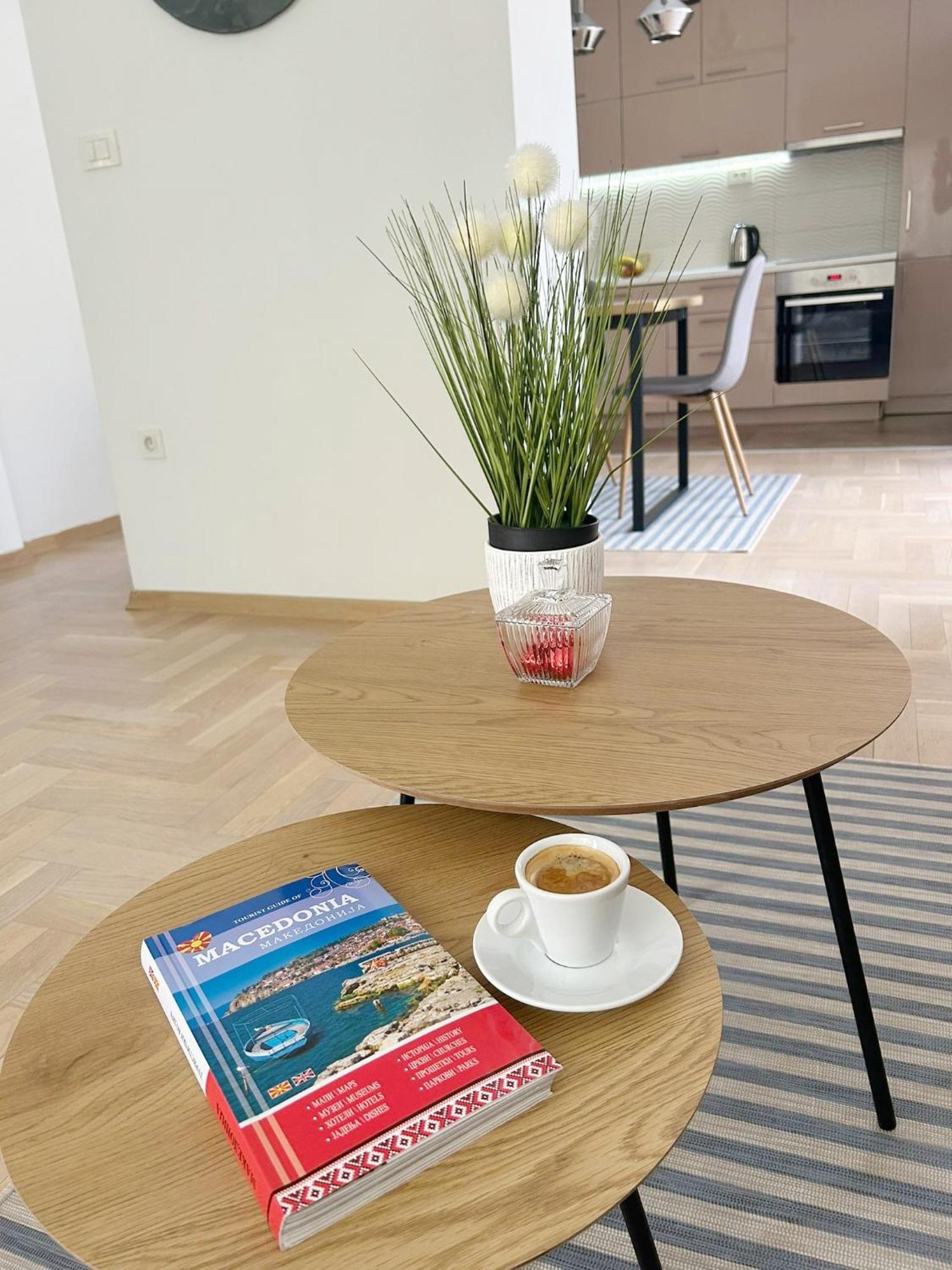 The Circle Apartment Скопие Екстериор снимка