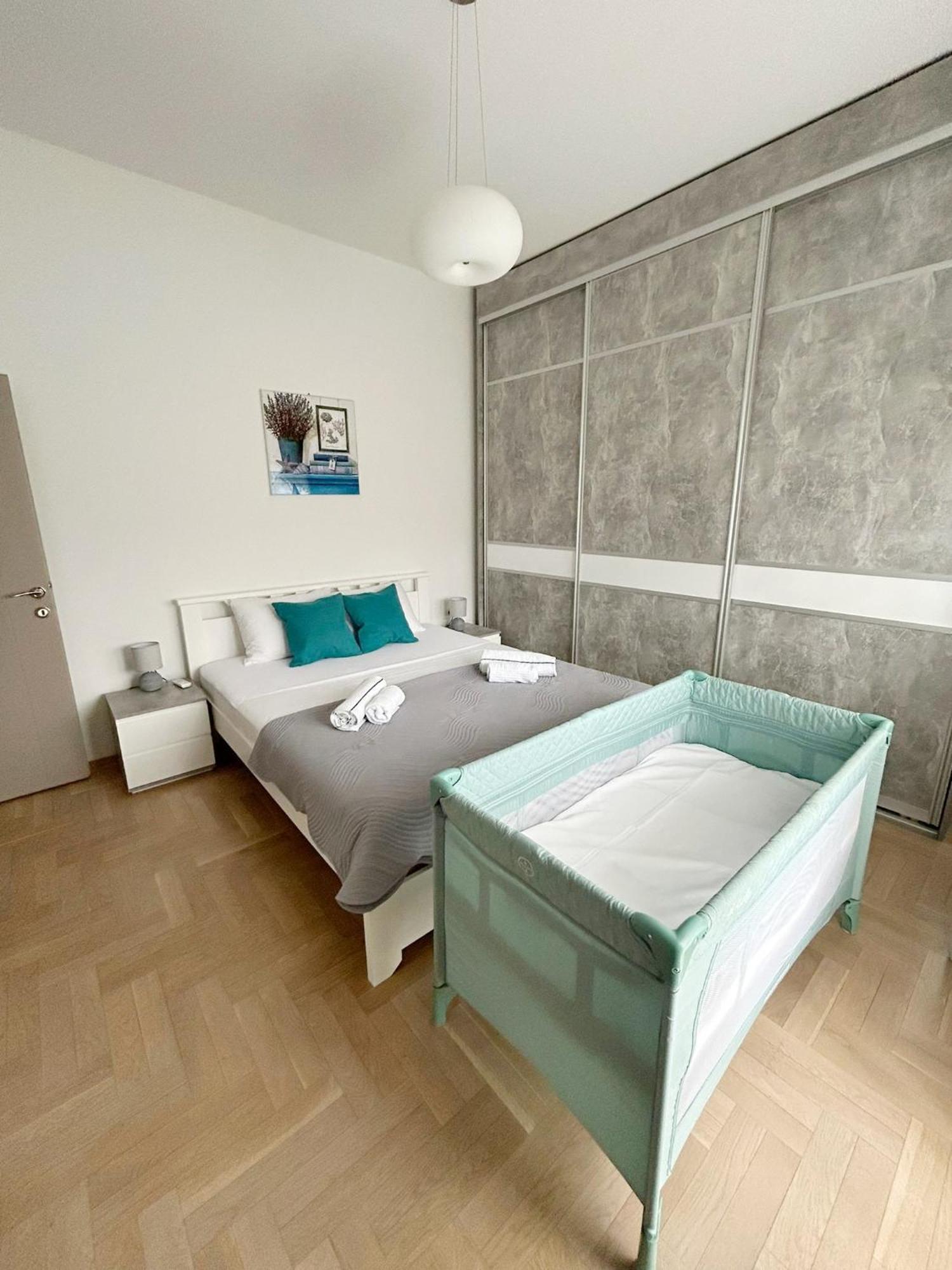 The Circle Apartment Скопие Екстериор снимка